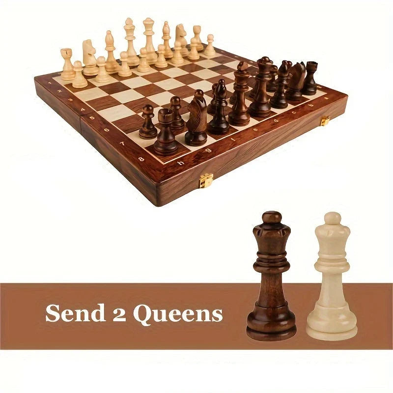 Houten schaakbord met stukken